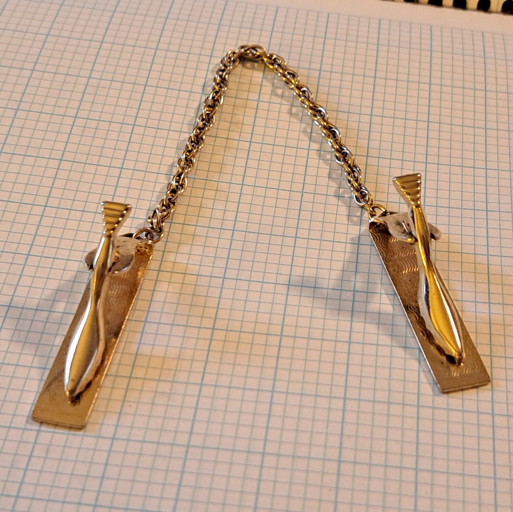 Stylish Sweater Clips With Chain And 2 Clips